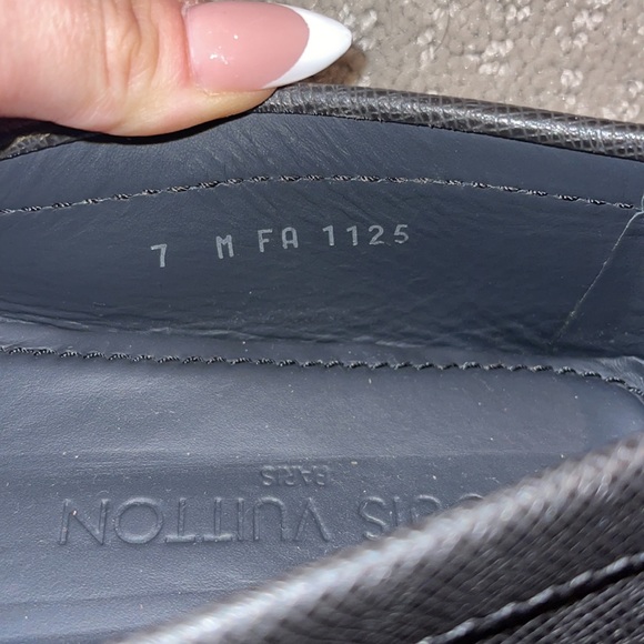New black Louis Vuitton men’s loafers